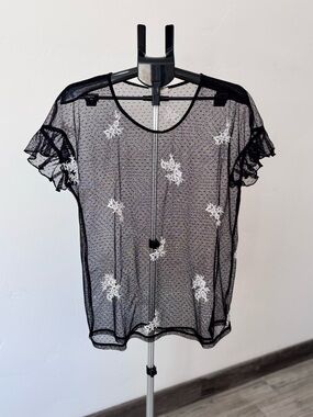 Maurice’s Short Sleeve Black Sheer Top with White Embroidery Size XL NWOT
